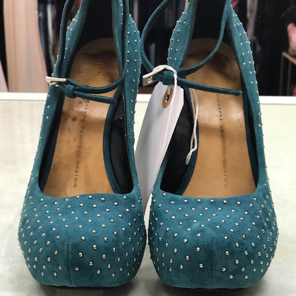Preowned Heels